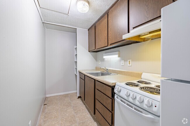 1 habitación, 1 baño - 576 pies cuadrados - Cocina - Cedargate Apartments