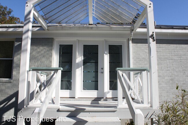 Building Photo - 2 br, 1 bath House - 1702 River Drive