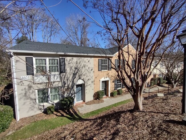 Building Photo - Beautiful End Unit Townhome in Park Place!