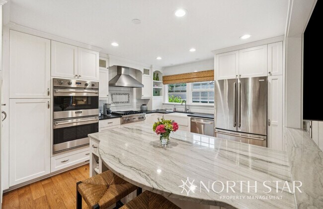 Building Photo - Charming 4-Bedroom Cottage in the Heart of First Addition