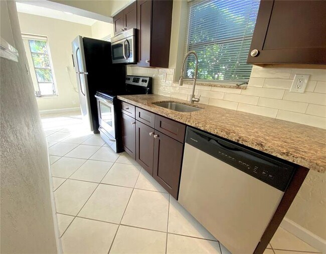 Foto del edificio - 408 NE 7th Ave