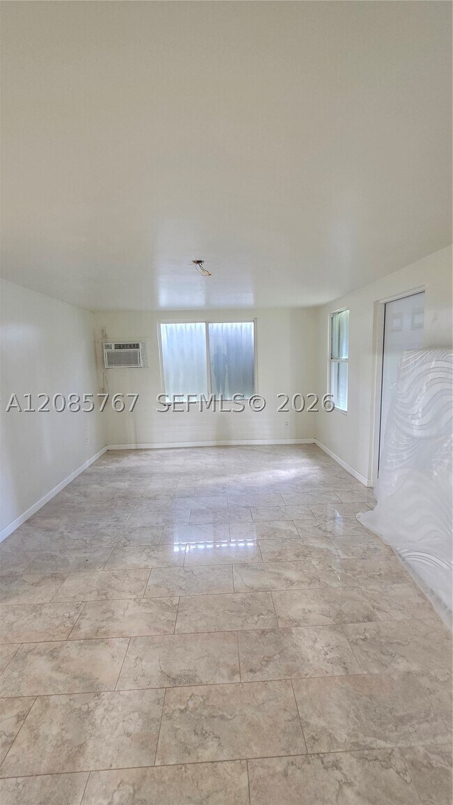 Foto del edificio - 1629 NW 125th St