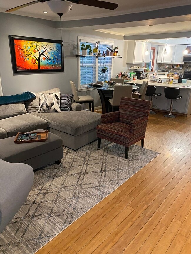 Building Photo - PRICE REDUCED!!!Charming 2-bedroom, 1-bathroom home located in the vibrant community of Royal Oak...