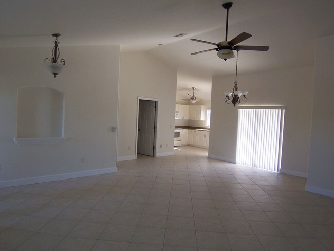 Foto del edificio - 2 br, 2 bath House - 16 Donlon Dr Unit B