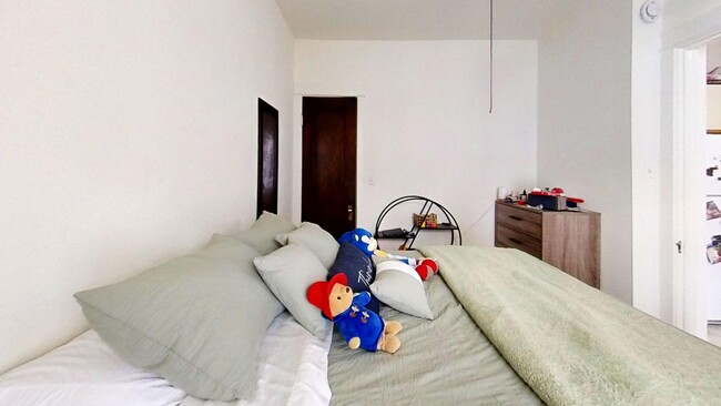 Foto del edificio - Raised First Floor Two Bedroom
