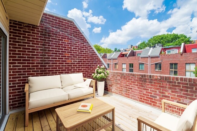 Building Photo - Beautiful Three Bedroom in Washington Square West