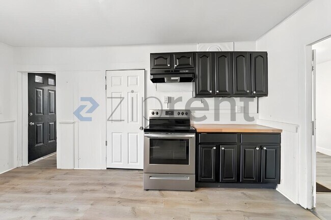 Building Photo - Unit