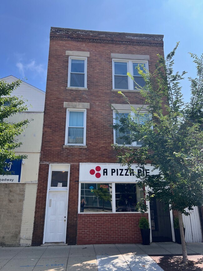 Foto del edificio - 4449 N Broadway St