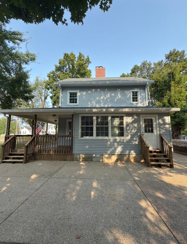 Building Photo - 923 North Main Street