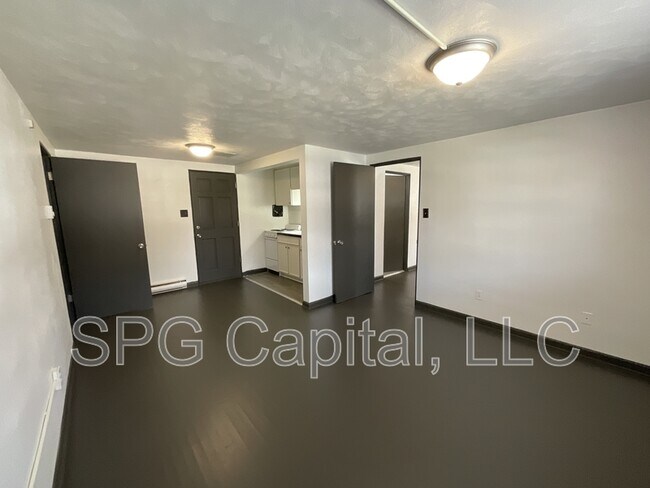 Building Photo - 615 Dallas St
