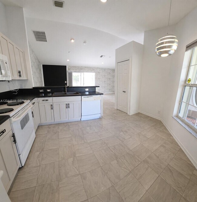Building Photo - 547 High Hawk Cir