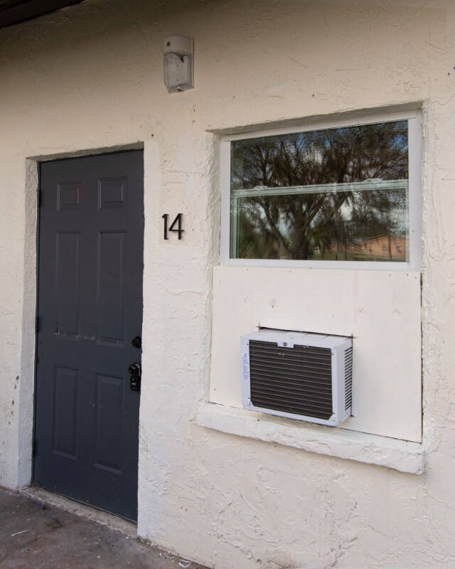 Building Photo - 916 S Verona Ave