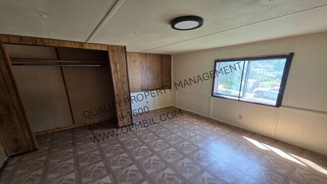 Building Photo - 3955-3956 BLUEBIRD MOBILE CT