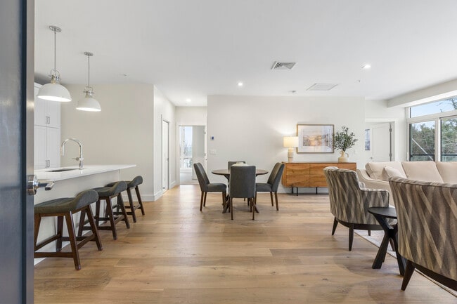 Building Photo - 1 US-1