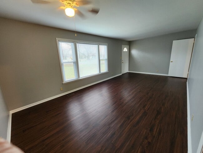 Foto del edificio - 2221 Green Acres Dr