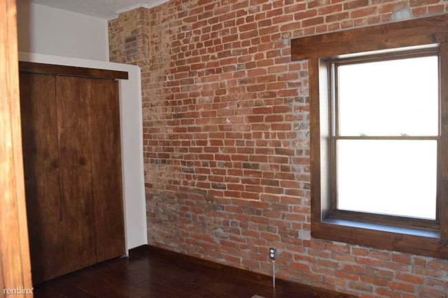 Building Photo - 322 E Erie St