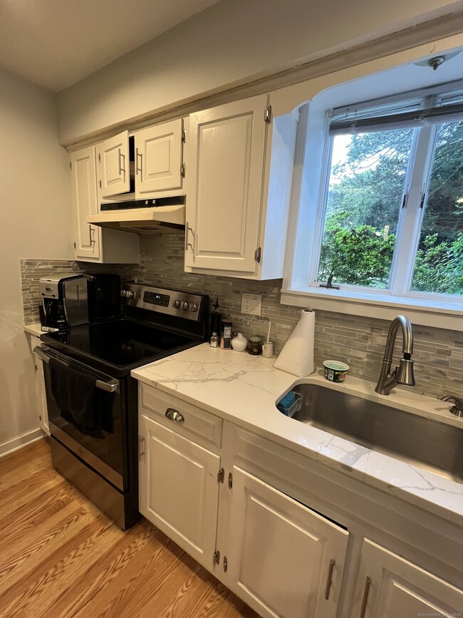 Building Photo - 69 Silvermine Ave