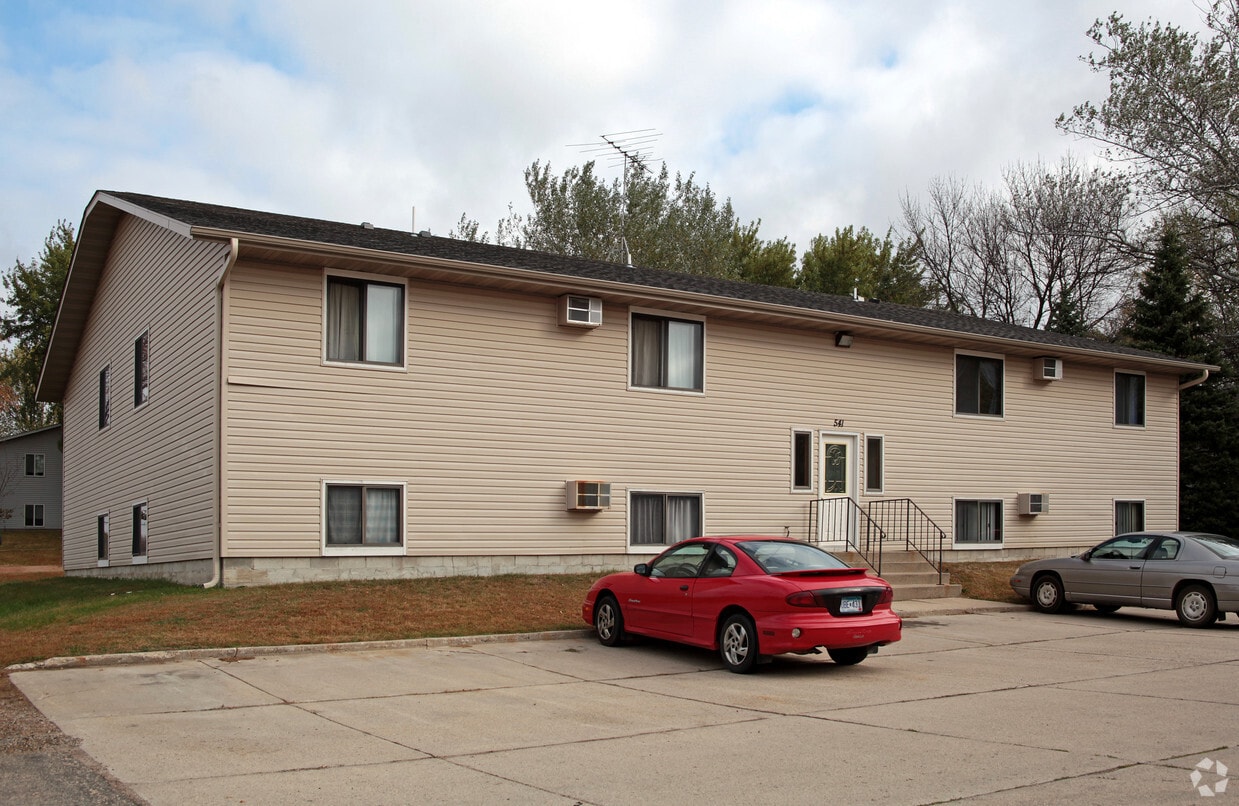 521 6th St N, Winsted, MN 55395 Apartments in Winsted, MN