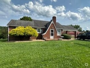 Building Photo - 410 Pell Ave