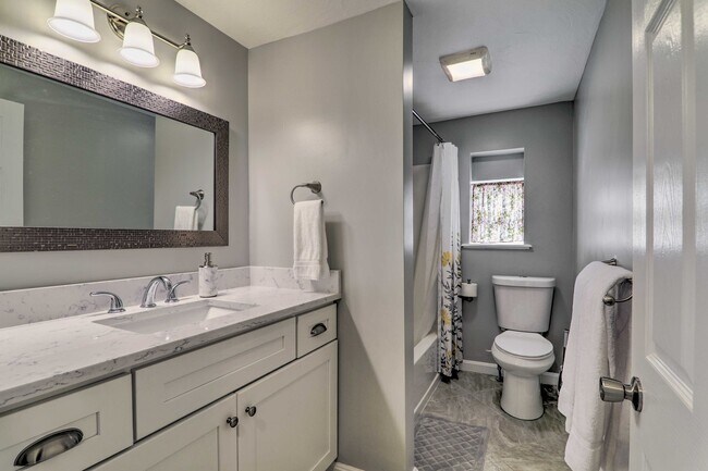 Building Photo - 15 Harvard Dr