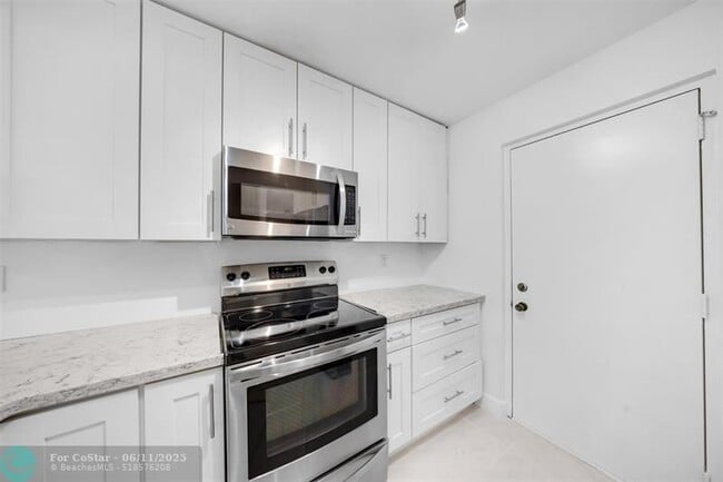 Foto del edificio - 2300 S Cypress Bend Dr
