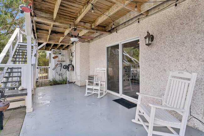 Foto del edificio - 111 Thompson Cove Rd
