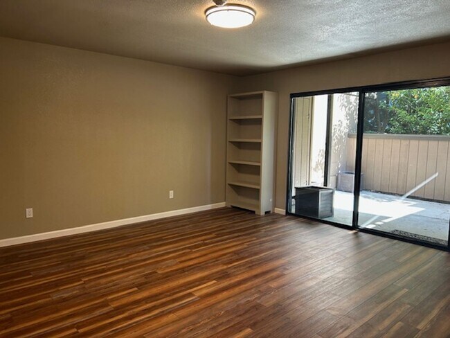 Foto del edificio - Charming 2 Bedroom, 1 Bath Condo in Cotati...