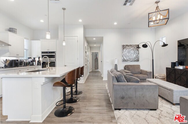 Building Photo - 660 Daniel Freeman Cir