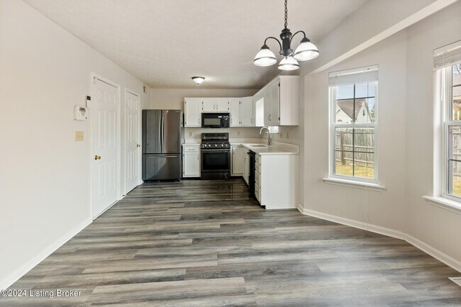 Building Photo - 6013 Fairridge Ct