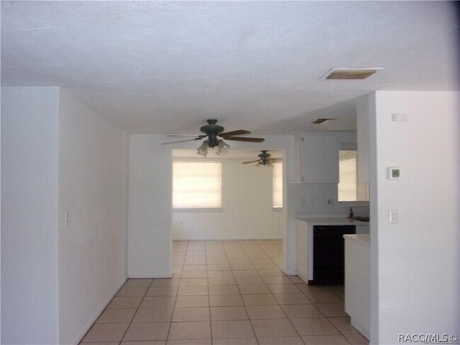 Foto del edificio - 28 N Davis St