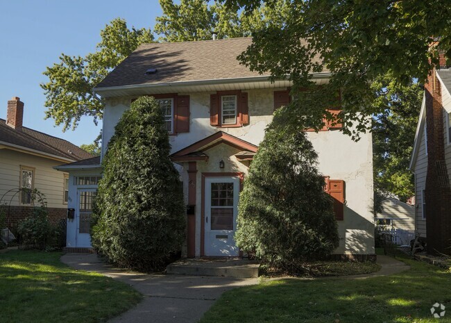 Building Photo - 1849 Saint Clair Ave