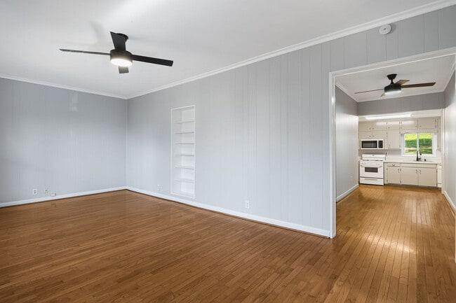 Building Photo - Modest East Asheville 3-Bedroom with Garage & Fenced-In Backyard