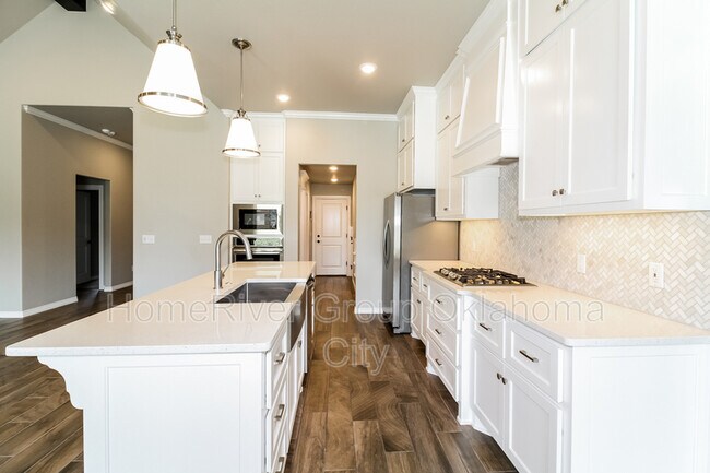 Foto del edificio - 801 Red River Dr