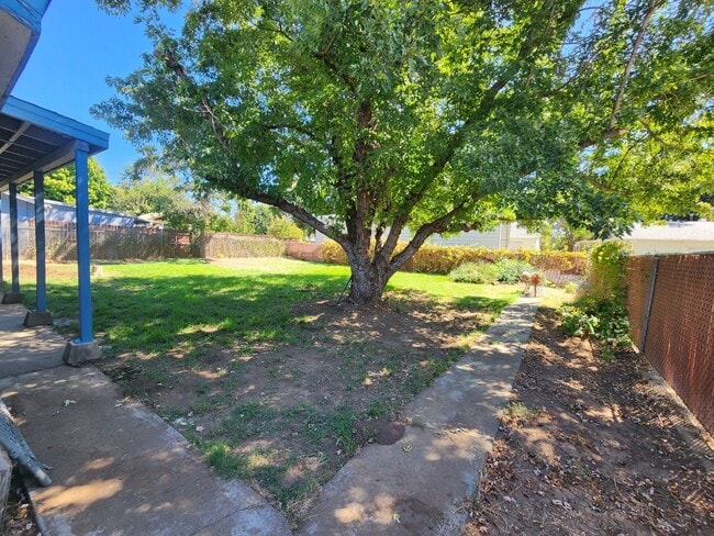 Building Photo - Newly remodeled 3-bedroom in the Avenues
