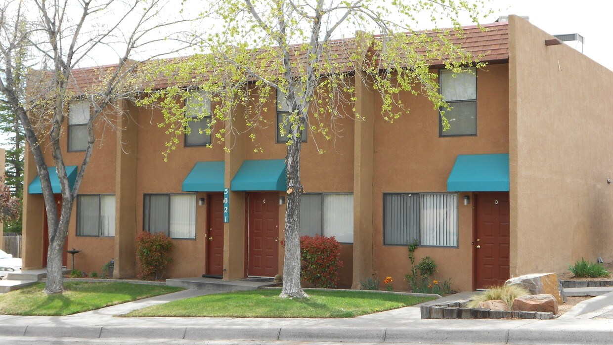 Spain Townhomes Apartments 5009 NE El Corte Miramar Albuquerque, NM
