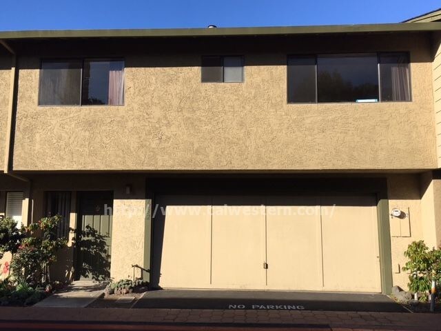 Primary Photo - Large 2 Bedroom 2 Bath Townhome