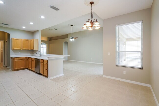 Building Photo - 8519 Parrots Landing Dr