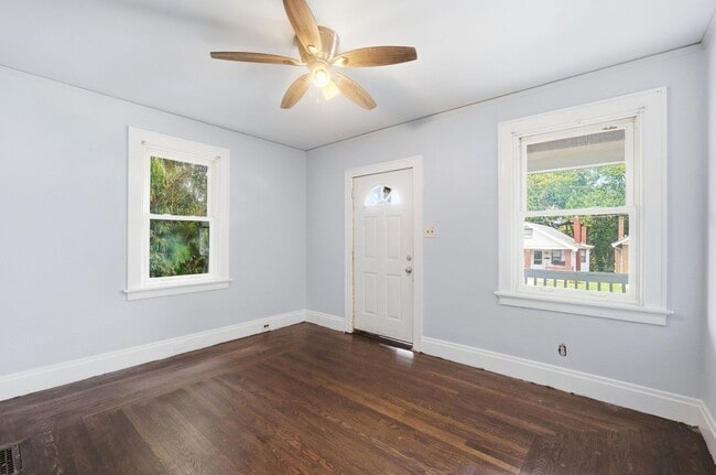 Building Photo - Two Bedroom in North College Hill!