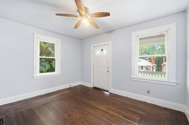 Foto del edificio - Two Bedroom in North College Hill!