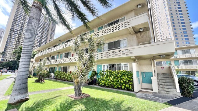 Building Photo - 1 BED/1 BATH OFF ALA WAI BLVD - PET FRIENDLY!