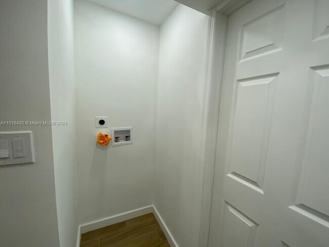 Foto del edificio - 255 NW 41st Ave