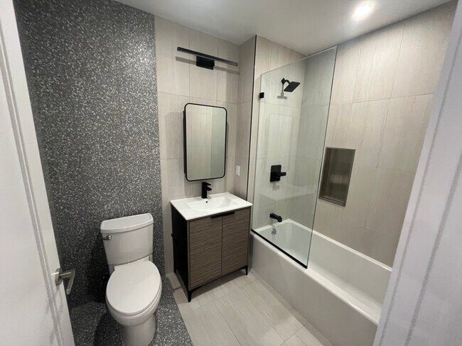 Foto del edificio - 77-63 Vleigh Pl