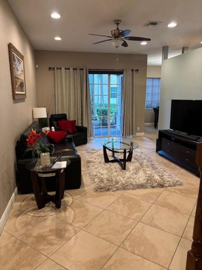 Foto del edificio - 4919 Vine Cliff Way E