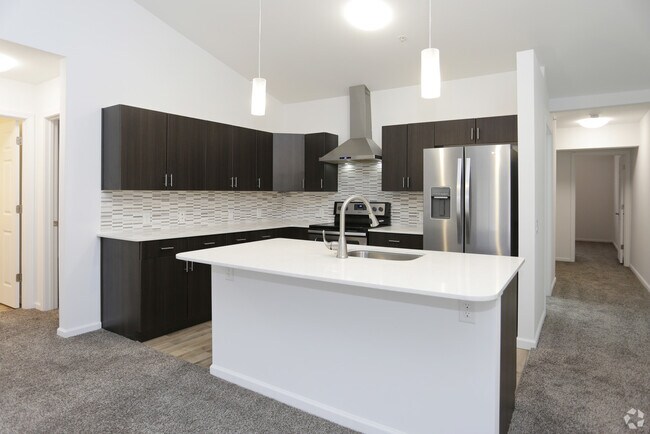Cocina de isla / encimeras de cuarto de galón - Keystone Lake Apartments
