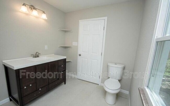 Foto del edificio - 2209 W Glenwood Ave NE
