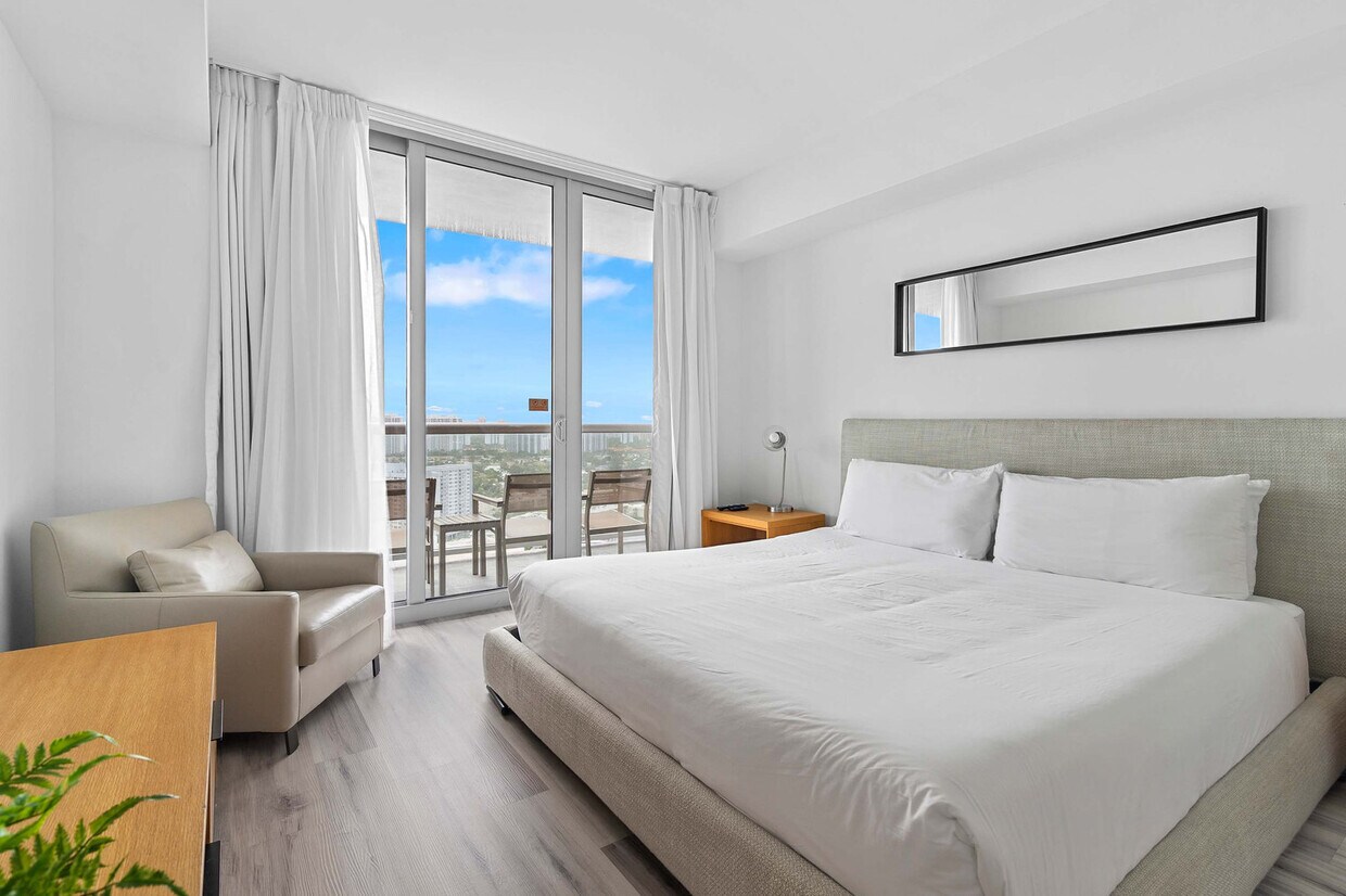 Foto principal - 2602 Hallandale Beach Blvd