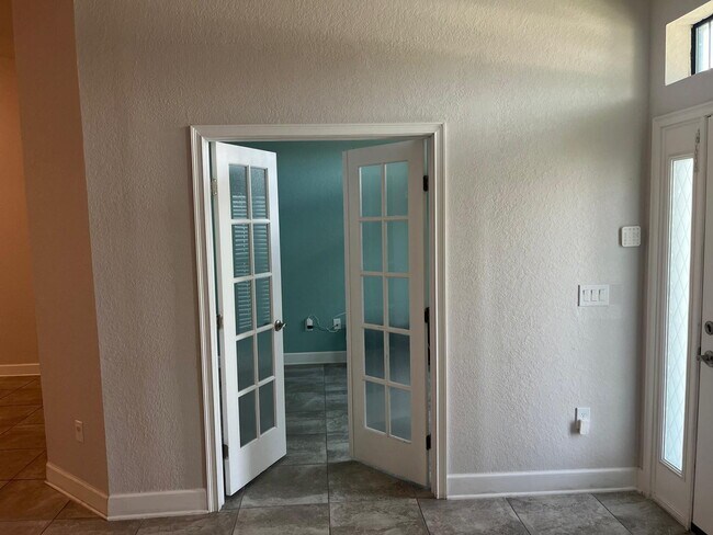 Building Photo - "Spacious 4-Bedroom Home in Mulberry's Heritage Park - 2 Full Baths & 2,211 Sq. Ft. of Comfort!"