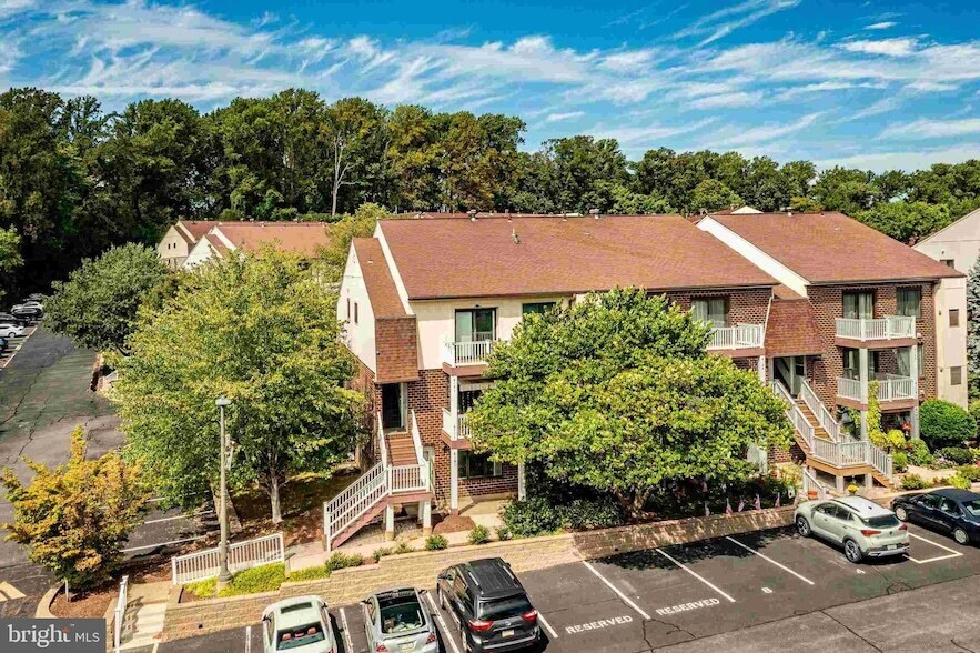 Foto principal - 6101 Hilltop Dr