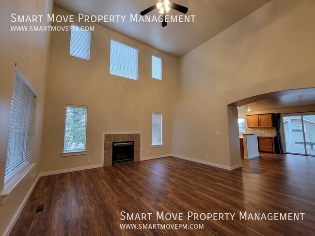 Building Photo - 1236 E Pisa St