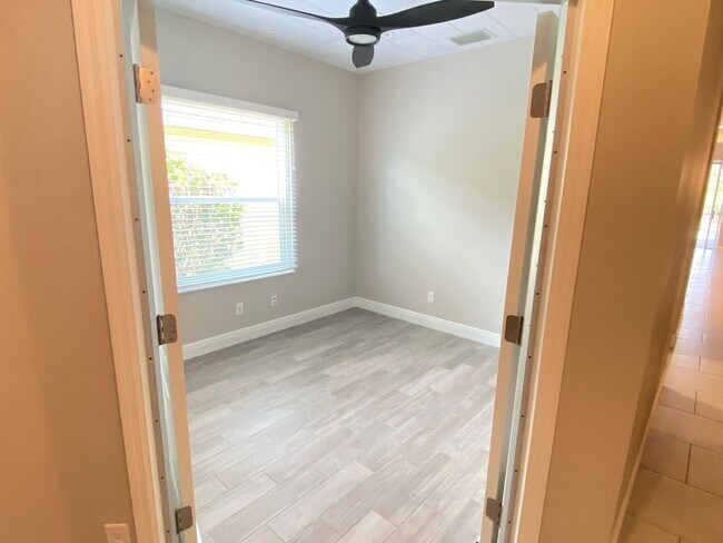 Foto del edificio - 3 Bedroom 2 Bath + Den Single Family Pool ...